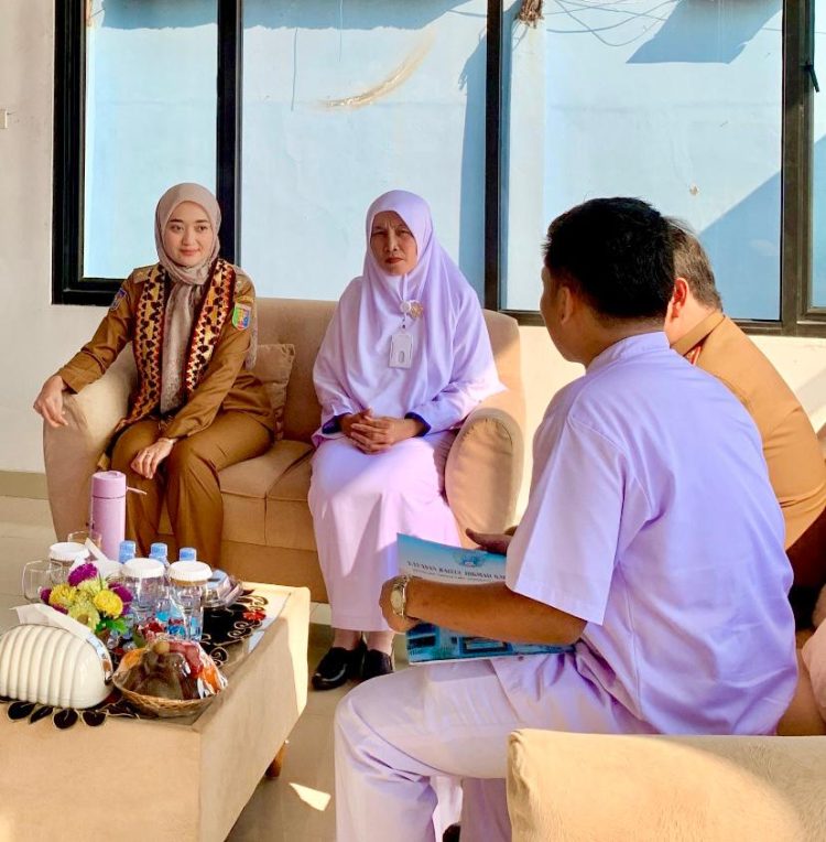 STIKES Baitul Hikmah Gelar Capping Day dan Resmikan Klinik Fisioterapi, Wakil Gubernur Ajak Mahasiswa Tanamkan Empati dalam Profesi