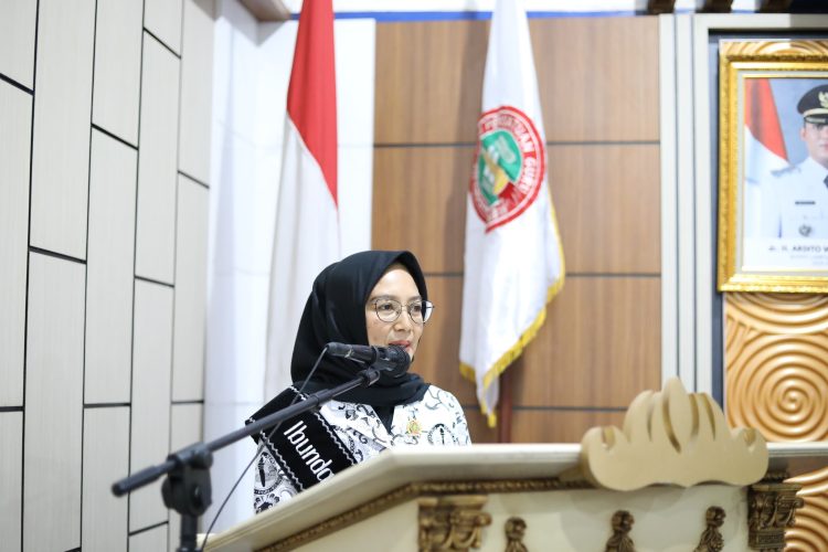Ny. Indria Sudrajat Ardito Wijaya Resmi Dikukuhkan sebagai Ibunda Guru Lampung Tengah