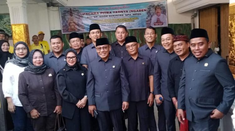 DPRD Lampung Selatan Lepas Kepergian Made Sukintre dalam Prosesi Ngaben Penuh Haru