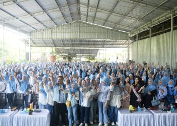 Ratusan Emak-Emak Deklarasikan Dukungan untuk Nanda-Anton di PSU Pesawaran