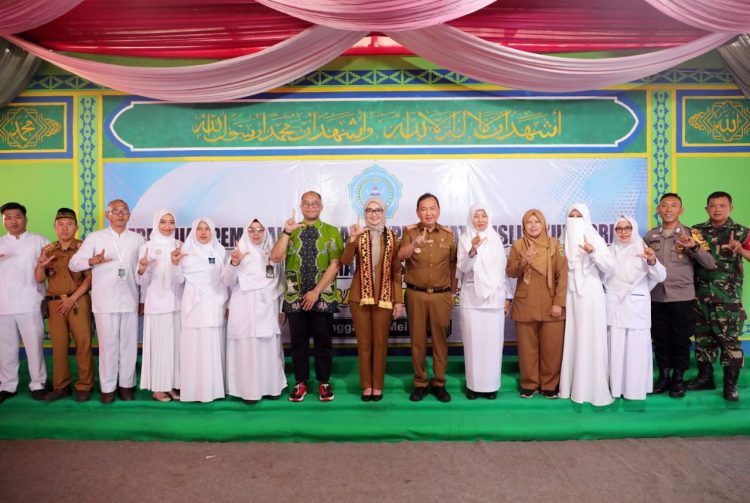 Wagub Jihan Nurlela Tegaskan Pentingnya Empati dan Etika Profesi dalam Capping Day Mahasiswa Keperawatan STIKES Baitul Hikmah