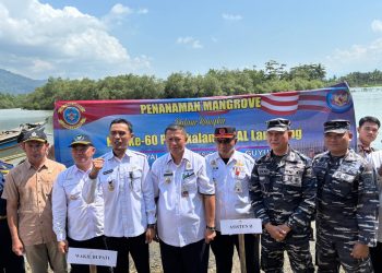 Pemkab Tanggamus Tanam Mangrove di Pematang Sawa: Komitmen Nyata Lindungi Pesisir dari Abrasi