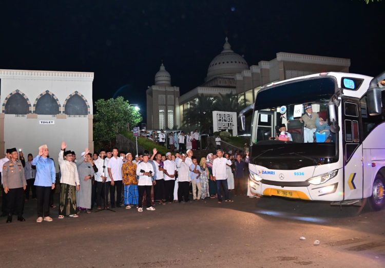 Harunya Pelepasan 388 Jemaah Haji Lampung Selatan: Bupati Egi Iringi Langsung Menuju Tanah Suci