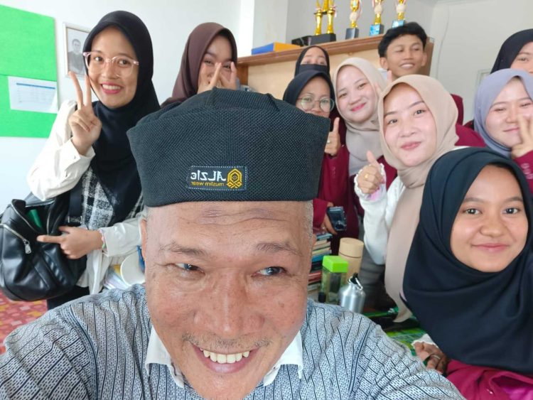 Puisi Lokal, Apresiasi Nasional: Mahasiswa UMKO Pilih Karya Isbedy untuk Kajian Sastra