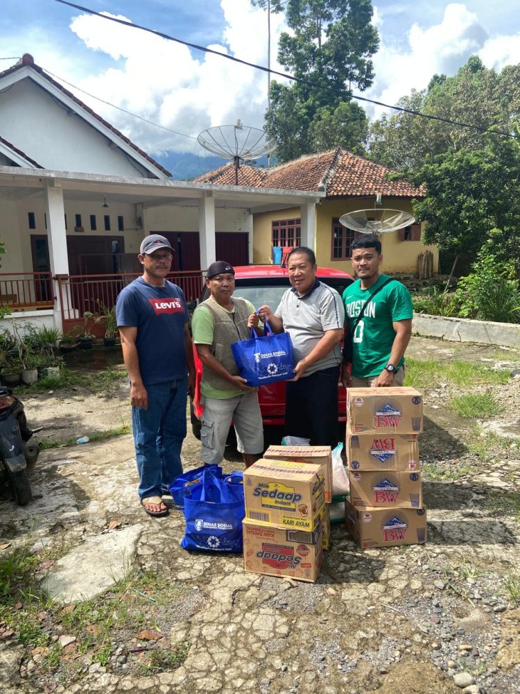 Pemkab Tanggamus Salurkan Bantuan untuk Korban Angin Puting Beliung di Pekon Teratas