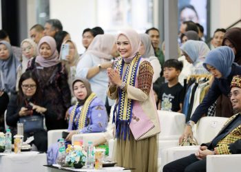 Ketua Dekranasda Lampung Resmi Buka Lampung Fashion 2025, Tampilkan 46 Finalis Muli Meghanai dari 13 Kabupaten/Kota