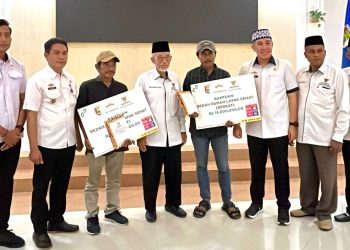 Bupati Pesawaran Serahkan Bantuan Bedah Rumah Layak Sehat dari Baznas untuk Warga Kurang Mampu