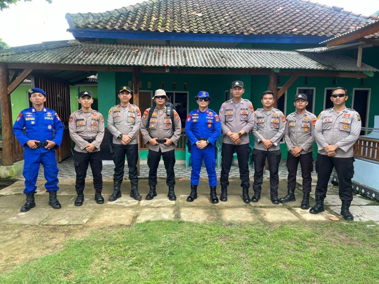 Polri Kawal Ketat Distribusi Logistik PSU ke Pulau Pahawang, Tegakkan Demokrasi Aman dan Transparan