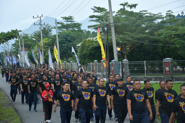 Danbrigif 4 Mar/BS Pimpin Olahraga Bersama Prajurit “Ajabra” Sambut HUT Ke-22 Yonif 7 Mar