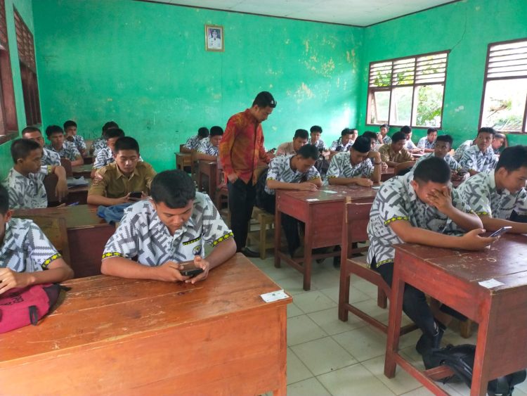SMK Negeri 2 Kalianda Laksanakan Ujian Akhir Semester Berbasis Android, Tanpa Kertas