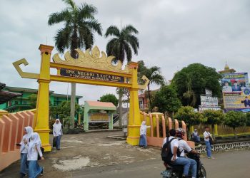 Sekolah sebagai Rumah Kedua: Tempat Belajar, Berbagi, dan Membentuk Karakter