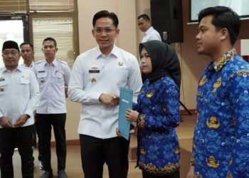 Bupati Lampung Selatan Serahkan SK Pengangkatan 200 CPNS dan PPPK Formasi 2024