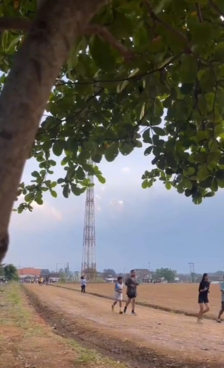 Dandim Lampura Sulap Lahan Asrama Jadi Lapangan Olahraga, Warga Antusias Manfaatkan Ruang Terbuka