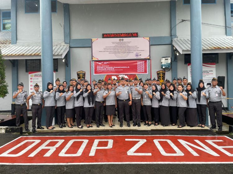 Diterpa Hujan, Semangat Pancasila di Rutan Ambon Tak Luntur