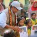 Dorong Semangat Belajar, Bupati Ardito Wijaya Bagikan Susu Gratis untuk Siswa SD di Bekri
