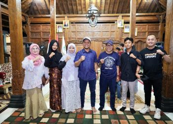 Bupati Pringsewu & Paus Sastra Lampung Beradu Puisi Kebangsaan