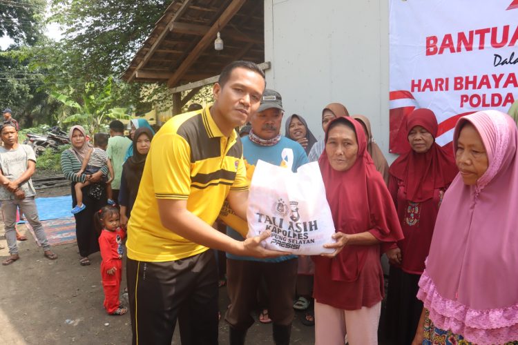 Hari Bhayangkara ke-79, Polres Lampung Selatan Tebar Kepedulian Lewat Bakti Sosial Sembako