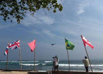 Patroli Udara Helikopter Polri Kawal Ketat Keamanan WSL Krui Pro 2025