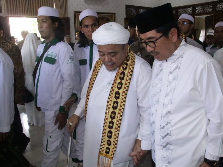 Makan Siang dan Doa Bersama di Rumah Jabatan Bupati Lampung Utara, Habib Rizieq Shihab Ajak Perkuat Ukhuwah