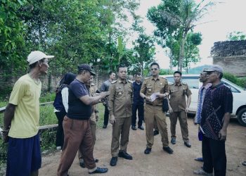 Bupati Pringsewu Tinjau Korban Bencana, Serahkan Bantuan dan Janji Perjuangkan Rutilahu
