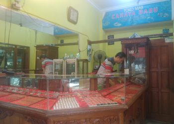 Harga Emas Turun Rp20 Ribu per Gram, Pasar Masih Lesu di Bambu Kuning