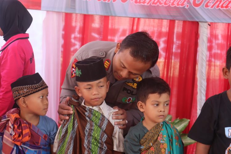 Khitanan Massal di Hari Bhayangkara ke-79: Polri dan Masyarakat Bersatu dalam Aksi Kemanusiaan