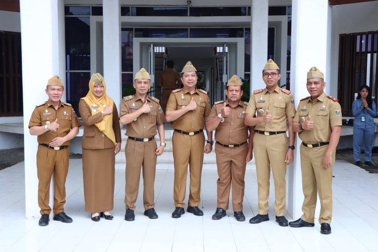 Sekda Lampung Tengah Tekankan Semangat SuperTim dalam Apel Mingguan ASN