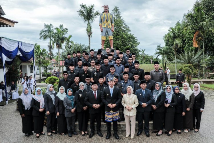 Pelantikan Bersejarah di Taman Makam Pahlawan: Bupati Lampung Selatan Lantik Sekda Baru di Hadapan Para Leluhur