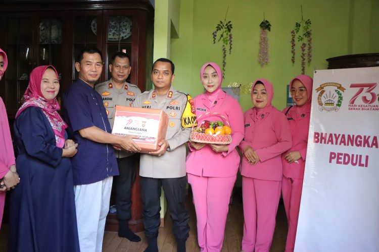 Kapolres dan Bhayangkari Pesawaran Gelar Anjangsana Humanis, Pererat Solidaritas Jelang Hari Bhayangkara ke-79
