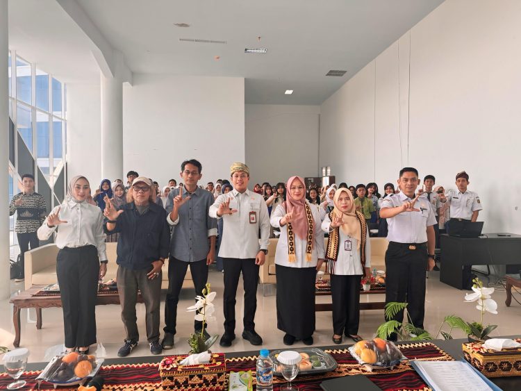 Kadis Riski Buka Lomba Resensi Buku Karya Arman dan Farida: Tumbuhkan Budaya Baca dan Kritis di Kalangan Pelajar