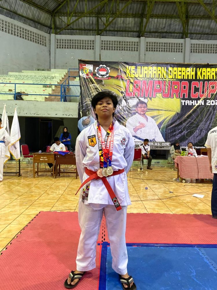 Arum Kinantia Ramadhani: Srikandi Muda Lampung yang Mengukir Prestasi di Dunia Karate