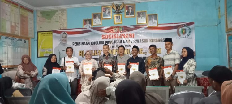 Pahami Pancasila, Anggota DPRD Elly Wahyuni Sosialisasi di Desa Wisata Ketapang