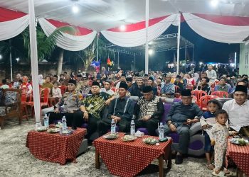 Amankan Tradisi Suroan, Polsubsektor Negeri Katon Wujudkan Kamtibmas Saat Ribuan Warga Saksikan Wayang Kulit