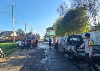 Mobil Pick-Up Tanpa Identitas Terbakar Misterius di Pringsewu, Polisi Selidiki Pemilik dan Penyebab