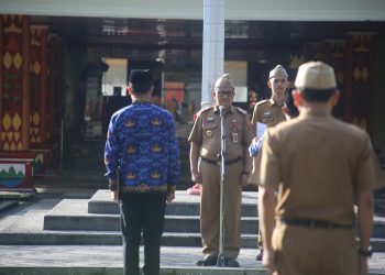 Munandar Tegaskan Peran Strategis Diskominfo dalam Penyiaran Informasi Publik di Apel Mingguan Pemkab Lambar