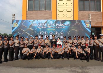 Kado Hari Bhayangkara ke-79: 42 Personel Polres Pringsewu Naik Pangkat, Keluarga Jadi Saksi Momen Penuh Haru