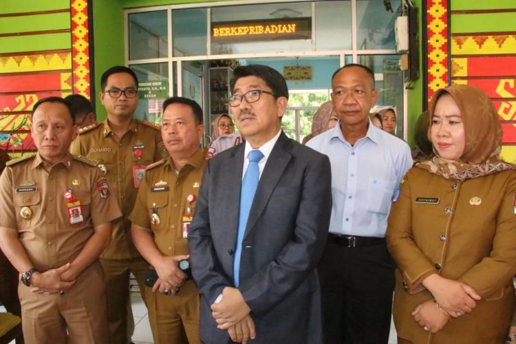 Tolak Titipan! Bupati Lampung Utara Tinjau Langsung SPMB, Pastikan Proses Penerimaan Siswa Baru Bebas Pungli