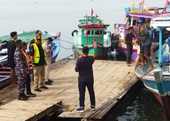 KSOP Kelas I Panjang Bagikan E-Pas Kecil di Dermaga Ketapang, Dorong Legalitas Kapal Wisata dan Keselamatan Pelayaran