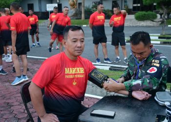 Danbrigif 4 Marinir/BS Pimpin Olahraga Bersama Perwira di Yonif 7 Mar: Jaga Soliditas dan Kebugaran