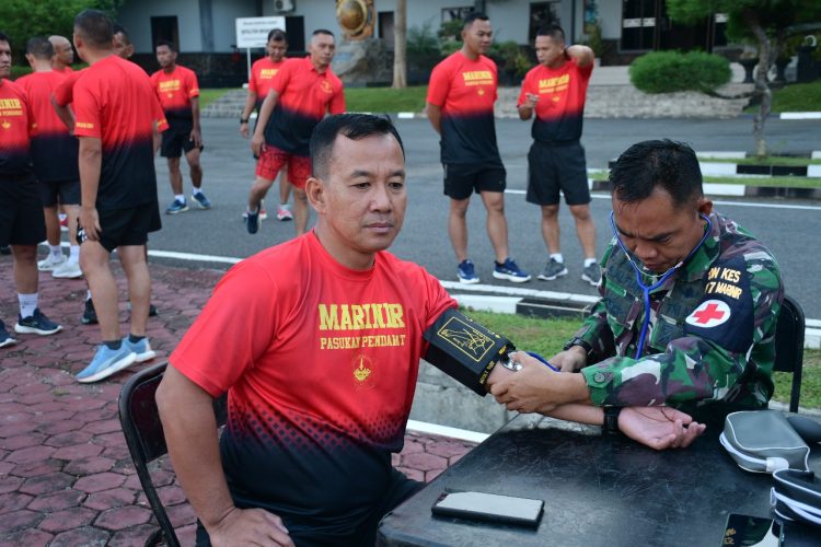 Danbrigif 4 Marinir/BS Pimpin Olahraga Bersama Perwira di Yonif 7 Mar: Jaga Soliditas dan Kebugaran