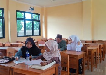 Orang Tua Berbondong-Bondong Daftar ke SMA Siger 3, Sekolah Swasta Kian Terdesak?