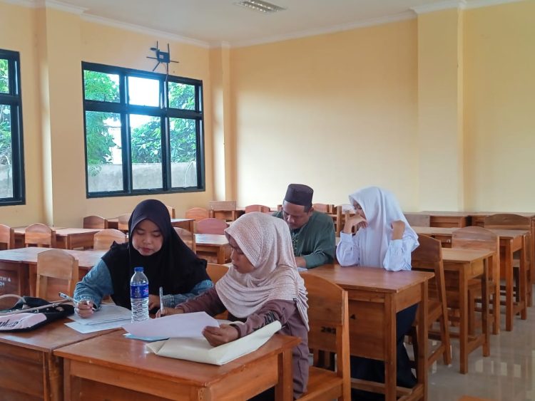 Orang Tua Berbondong-Bondong Daftar ke SMA Siger 3, Sekolah Swasta Kian Terdesak?