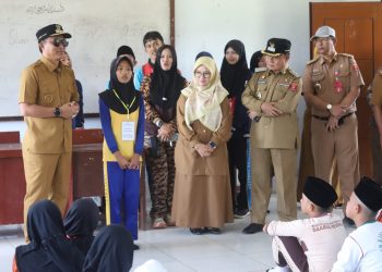 Sidak Hari Kedua Sekolah, Parosil Mabsus Beri Semangat Baru bagi Siswa dan Guru SMPN Sekuting Terpadu