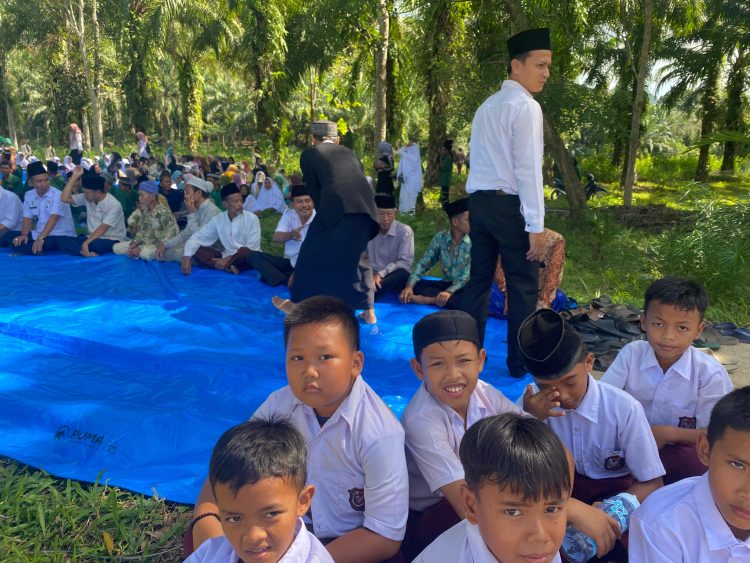 Ziarah Kubur Jadi Pembuka Rangkaian Bersih Desa di Kampung Sendangbaru
