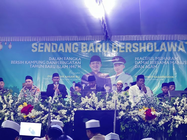 Ribuan Warga Sendangbaru Padati Lapangan Merdeka dalam Peringatan 1 Suro: Sholawat Akbar Penuh Khidmat