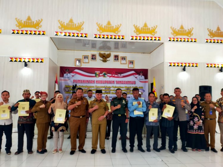 Pemkab Tanggamus Serahkan AHU kepada 20 Koperasi Merah Putih, Perkuat Ekonomi Desa Berbasis Legalitas