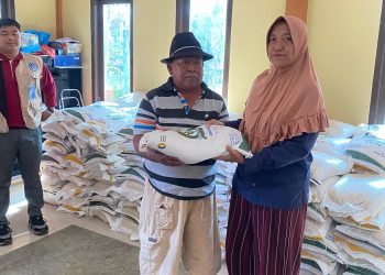 Kepala Pekon Pujiharjo Salurkan 20 Kg Beras untuk 136 Warga Penerima Manfaat