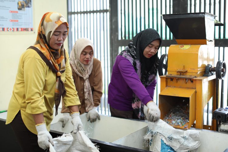 Proyek Tol Bakter Giatkan Ketahanan Pangan, Daur Ulang Plastik Jadi Modal Ekonomi Warga