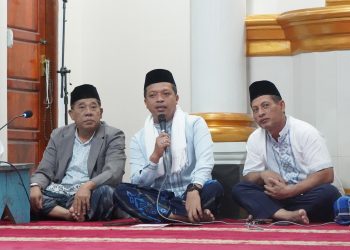 Bupati Pringsewu Ajak Warga Salat Subuh Berjamaah dan Salurkan Bantuan Sosial