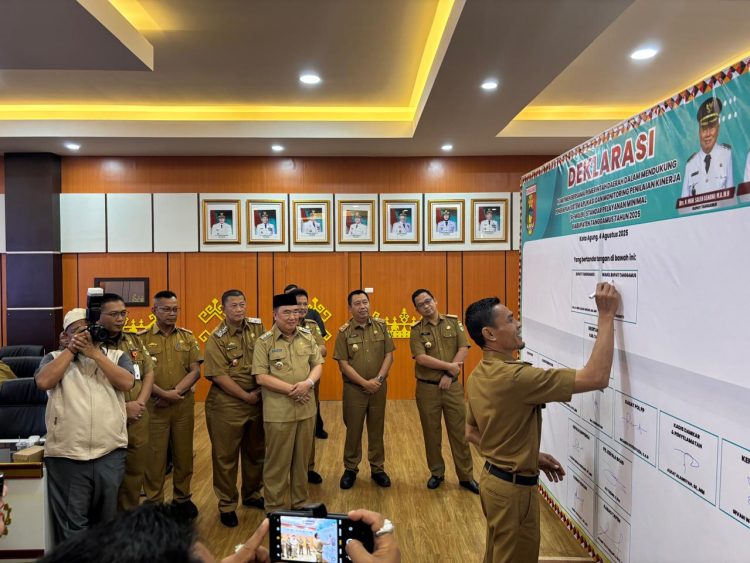 Bupati Tanggamus Tegaskan Komitmen Pelayanan Publik Lewat Deklarasi SPM dan SI MOLEK